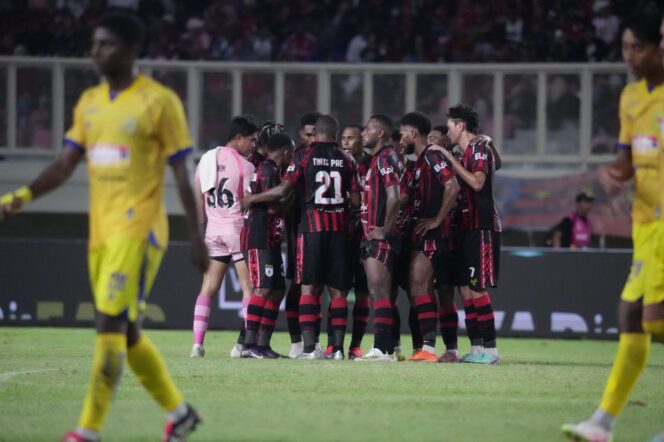 
					Skuad Persipura pada laga kontra Persiku Kudus di Stadion Lukas Enembe / Official Persipura