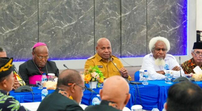 Gubernur Papua, Matius D. Fakhiri menggelar pertemuan dengan FKUB Provinsi Papua / Istimewa 