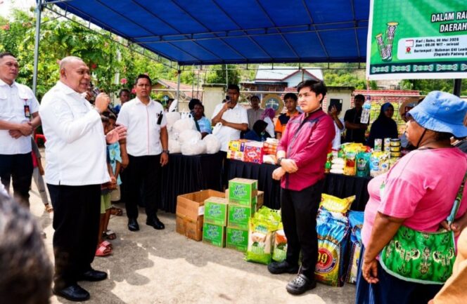 
					Wagub Papua, Aryoko Rumaropen tinjau Gerakan Pangan Murah / Istimewa