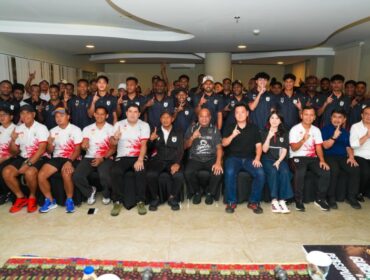 Gubernur Papua, Matius D. Fakhiri saat bertemu dengan Tim Persipura / Istimewa