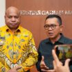 Wakil Rektor UGM Bidang Kemahasiswaan, Pengabdian kepada Masyarakat, dan Alumni, Arie Sujito bersama Gubernur Papua, Matius D. Fakhiri / Istimewa