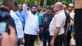Gubernur Papua, Matius D. Fakhiri dalam kunjungannya ke Mamberamo Raya / Istimewa