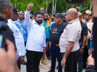 Gubernur Papua, Matius D. Fakhiri dalam kunjungannya ke Mamberamo Raya / Istimewa