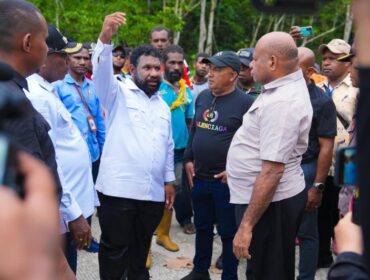 Gubernur Papua, Matius D. Fakhiri dalam kunjungannya ke Mamberamo Raya / Istimewa