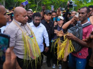 Gubernur Papua, Matius D. Fakhiri saat berkunjung ke Mamberamo Raya / Istimewa