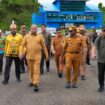 Gubernur Papua, Matius D. Fakhiri saat meninjau Bandara Botawa di Kabupaten Waropen / Istimewa