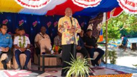 Gubernur Papua, Matius D. Fakhiri saat mengunjungi Kepulauan Numfor / Istimewa