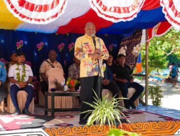 Gubernur Papua, Matius D. Fakhiri saat mengunjungi Kepulauan Numfor / Istimewa