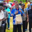 Gubernur Papua, Matius D. Fakhiri saat mengunjungi Supiori / Istimewa