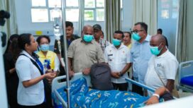 Gubernur Papua, Matius D. Fakhiri berkunjung ke RSUD Biak / Istimewa