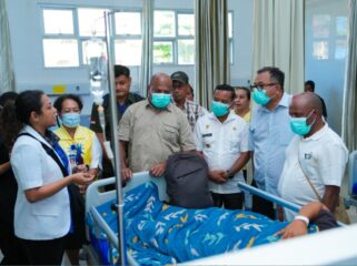 Gubernur Papua, Matius D. Fakhiri berkunjung ke RSUD Biak / Istimewa