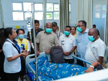 Gubernur Papua, Matius D. Fakhiri berkunjung ke RSUD Biak / Istimewa