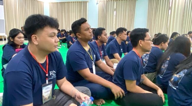Pemuda dan Remaja HKBP Papua mengikuti kegiatan di Aula BPMP Kotaraja / Rio Nainggolan