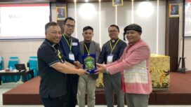 Pendeta Esron B Tampubolon, M.Th, mengajak generasi muda Batak Kristen harus mampu mengambil peran strategis, baik sebagai subjek maupun objek pelayanan gereja / dok Rio Nainggolan