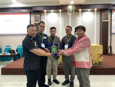 Pendeta Esron B Tampubolon, M.Th, mengajak generasi muda Batak Kristen harus mampu mengambil peran strategis, baik sebagai subjek maupun objek pelayanan gereja / dok Rio Nainggolan