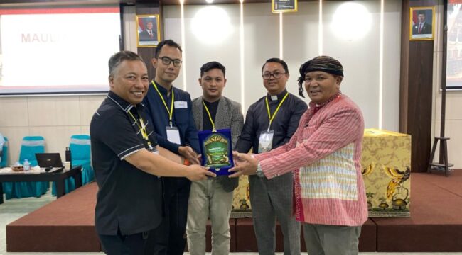 Pendeta Esron B Tampubolon, M.Th, mengajak generasi muda Batak Kristen harus mampu mengambil peran strategis, baik sebagai subjek maupun objek pelayanan gereja / dok Rio Nainggolan