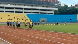 Para atlet lari sedang berlomba di lintasan atletik Mandala pada hari pembukaan Kejurda Atletik Piala Gubernur Papua / Istimewa