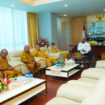 Kepala BBPPKS Regional VI Papua Kemensos RI, John Herman Mampioper ketika bertemu dengan Gubernur Matius D. Fakhiri / Istimewa