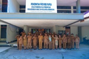 Gubernur Papua, Matius D. Fakhiri saat berkunjung ke Gedung Sarinah, Taman Imbi, Kota Jayapura / Istimewa