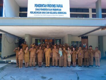 Gubernur Papua, Matius D. Fakhiri saat berkunjung ke Gedung Sarinah, Taman Imbi, Kota Jayapura / Istimewa
