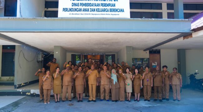 Gubernur Papua, Matius D. Fakhiri saat berkunjung ke Gedung Sarinah, Taman Imbi, Kota Jayapura / Istimewa