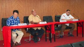 Matius D. Fakhiri saat memimpin rapat perdana bersama seluruh pengurus KONI Papua di Kota Jayapura / Istimewa