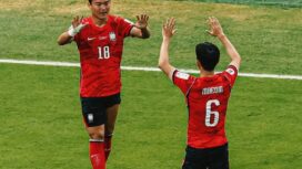 Dua pemain Korsel usai mencetak gol ke gawang Republik Ceko / FIFA World Cup