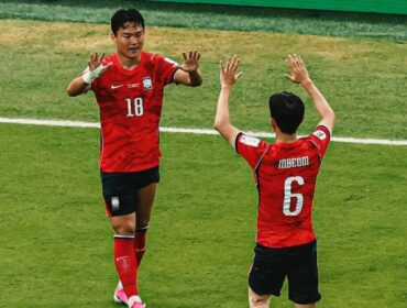 Dua pemain Korsel usai mencetak gol ke gawang Republik Ceko / FIFA World Cup