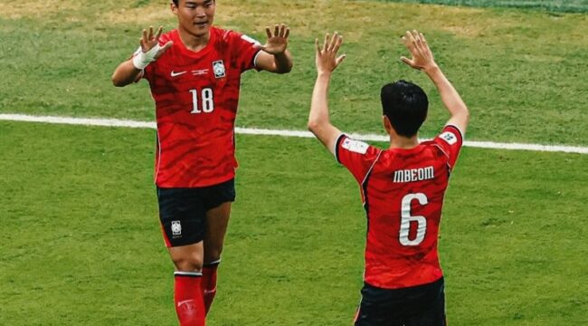 Dua pemain Korsel usai mencetak gol ke gawang Republik Ceko / FIFA World Cup