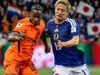 Duel pemain Belanda dan Jepang
