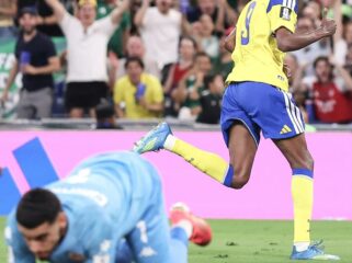 Alexander Isak mencetak gol ke gawang Tunisia / FIFA
