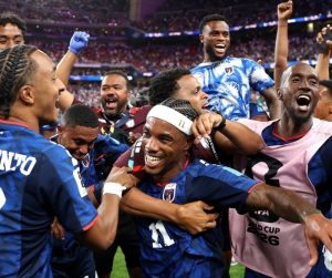 Skuad Cape Verde merayakan keberhasilan mereka ke babak grup Piala Dunia 2026 / Footballpallacee