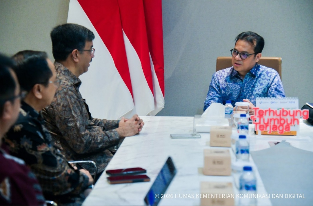 Wamenkomdigi Nezar Patria saat menerima audiensi President Director dan Chief Executive Officer XLSMART di Kantor Kementerian Komdigi, Jakarta Pusat, Kamis (02/07/2026). Foto: Pey HS/Komdigi